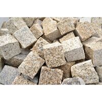 image PAVE ECLATE GRANIT JAUNE 14/20/8 30p/m²